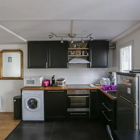 Apartment 2 Pieces Proche Canal St-martin / Coeur De *