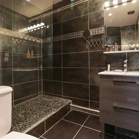 Apartment 2 Pieces Proche Canal St-martin / Coeur De